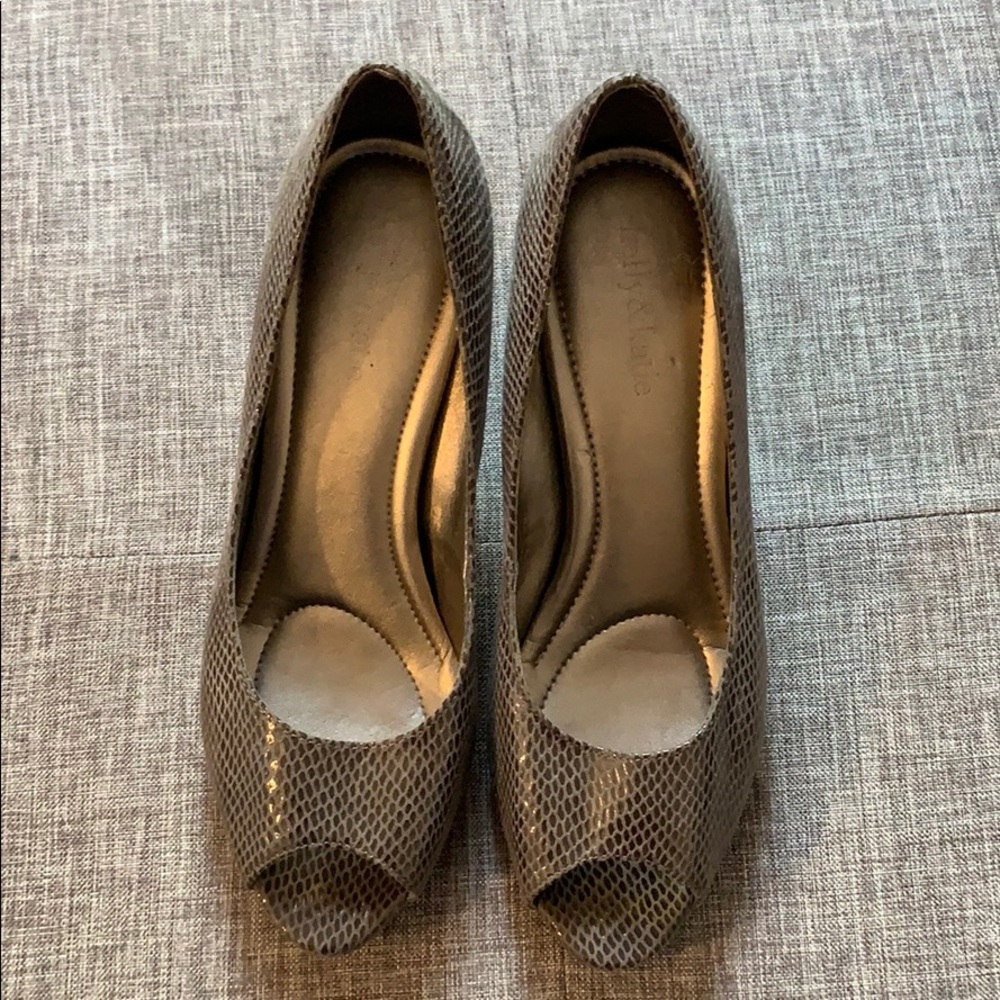 Gunmetal Gray Peep-toe Heels!